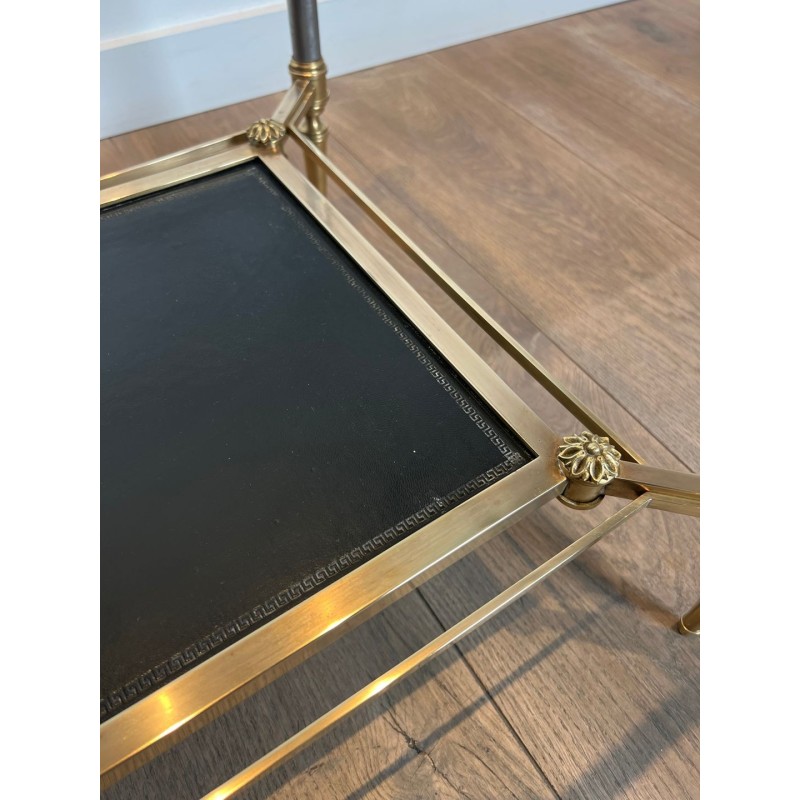 Table Basse Néoclassique Laiton, Verre et Cuir Noir Bordé Or, Maison Jansen, vers 1940 | Maison BARROIS
