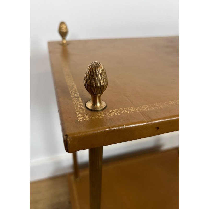 Paire de Bouts de Canapé en Laiton et Plateaux de Cuir Fauve de la Maison Baguès