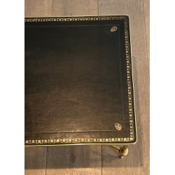 Table Basse Néoclassique en Laiton, Cuir Noir et Bordures Dorées, Maison Jansen, vers 1940