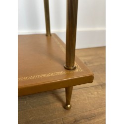 Paire de Bouts de Canapé en Laiton et Plateaux de Cuir Fauve de la Maison Baguès