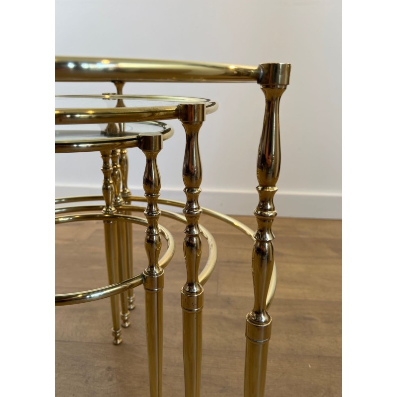 Suite Trois Tables Gigognes Rondes Laiton Verre Liseret Argenté, France, vers 1940