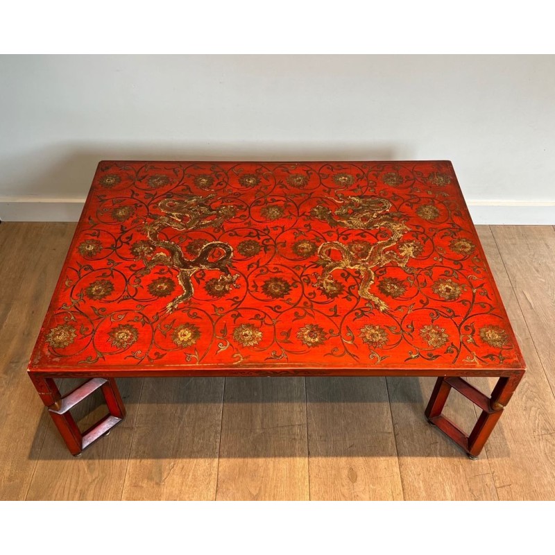 Grande Table Basse Laquée Rouge à Décors Chinoisants Polychromes et Dorés, France vers 1970