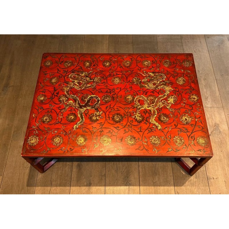 Grande Table Basse Laquée Rouge à Décors Chinoisants Polychromes et Dorés, France vers 1970
