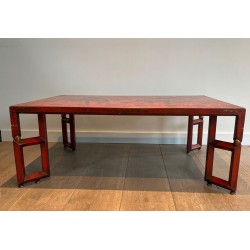 Grande Table Basse Laquée Rouge à Décors Chinoisants Polychromes et Dorés, France vers 1970