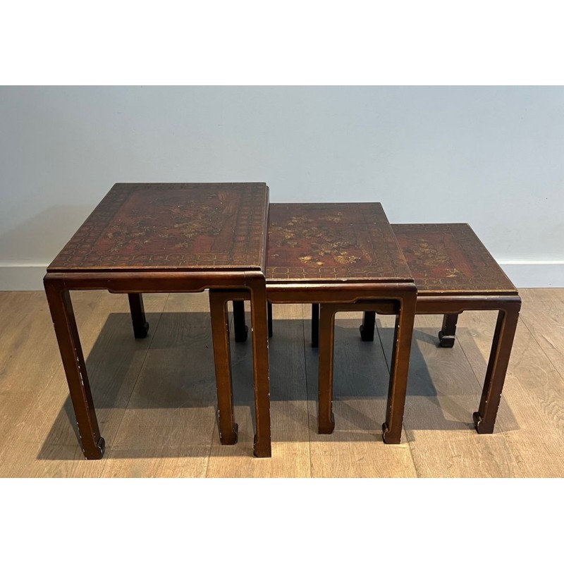 Suite de Trois Tables Gigognes Laquées à Décors Chinoisants, France vers 1940