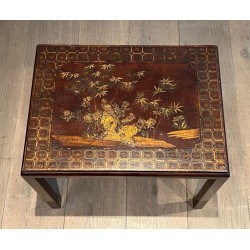 Suite de Trois Tables Gigognes Laquées à Décors Chinoisants, France vers 1940