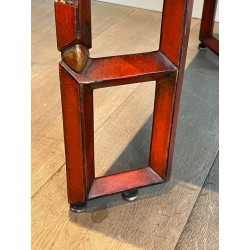 Grande Table Basse Laquée Rouge à Décors Chinoisants Polychromes et Dorés, France vers 1970