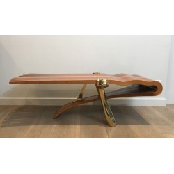 Table Basse Unique à Lamelles de Bois Exotique en Éventail sur Supports Sculpturaux en Laiton Doré