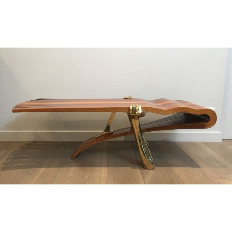 Table Basse Unique à Lamelles de Bois Exotique en Éventail sur Supports Sculpturaux en Laiton Doré