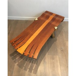 Table Basse Unique à Lamelles de Bois Exotique en Éventail sur Supports Sculpturaux en Laiton Doré