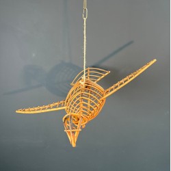 Grand Mobile Décoratif en Rotin Représentant un Oiseau en Vol