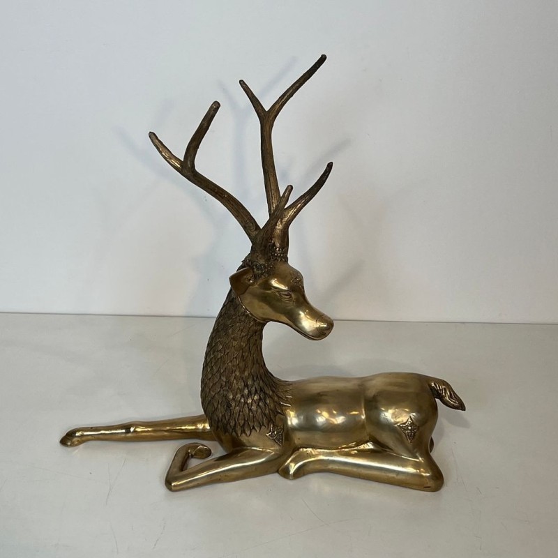 Important Cerf Couché en Bronze Gravé de Motifs Chamaniques
