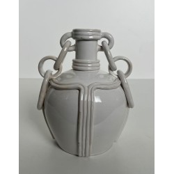 Vase en Céramique Émaillée Blanche à Anses en Chaîne, Signé, Travail Français, vers 1970