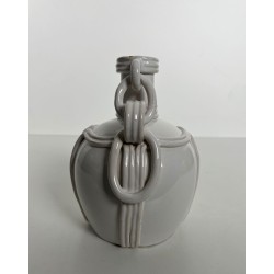 Vase en Céramique Émaillée Blanche à Anses en Chaîne, Signé, Travail Français, vers 1970