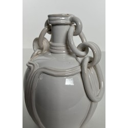 Vase en Céramique Émaillée Blanche à Anses en Chaîne, Signé, Travail Français, vers 1970