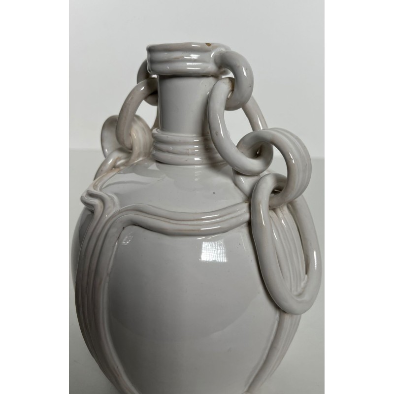 Vase en Céramique Émaillée Blanche à Anses en Chaîne, Signé, Travail Français, vers 1970