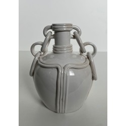 Vase en Céramique Émaillée Blanche à Anses en Chaîne, Signé, Travail Français, vers 1970