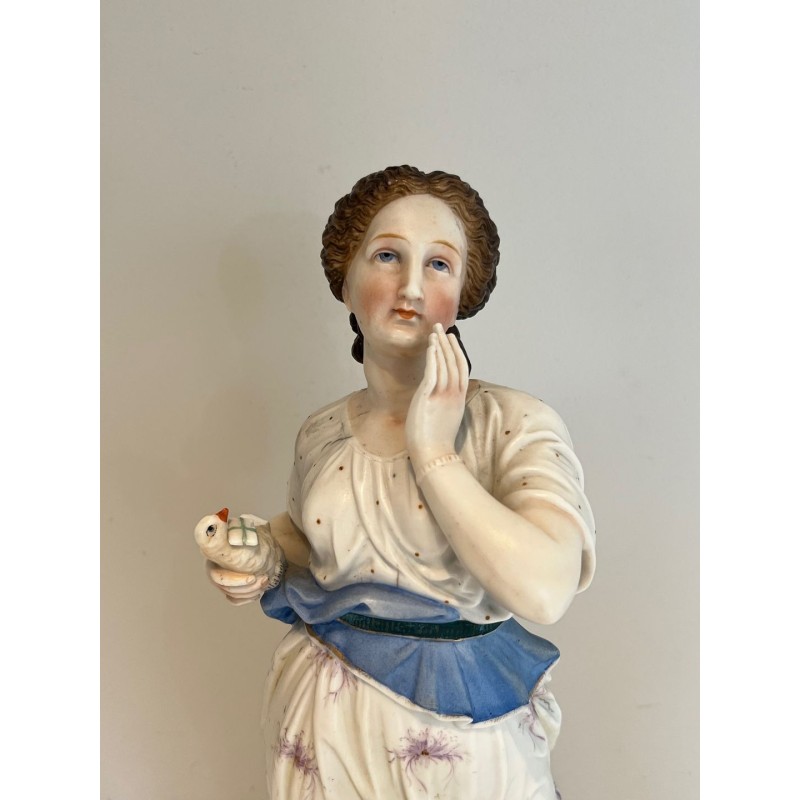 Paire de Sujets en Porcelaine Française, Femmes aux Colombes, vers 1880