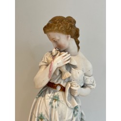 Paire de Sujets en Porcelaine Française, Femmes aux Colombes, vers 1880