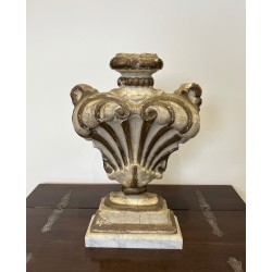 Italian Baroque Carved Gilded Wood Acanthus Finial on Marble Base, 18th Century