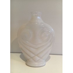 Vase Hibou en Verre Opalin Blanc Moderniste, France vers 1970