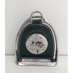 Petite Horloge en Cuir et Chrome. Attribué à Jacques Adnet