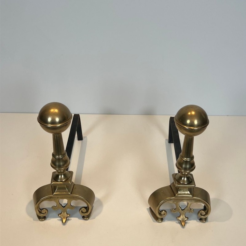 Paire de Chenets Néoclassiques en Laiton à Épis en Boule et Bases à Enroulements, vers 1900