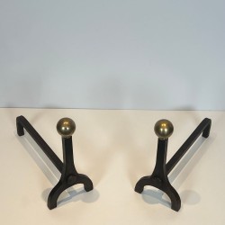 Paire de Chenets Modernistes en Acier et Laiton à Boule par Jacques Adnet, vers 1940