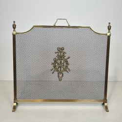 Louis XVI Style Brass Fireplace Screen with Mesh and Neoclassical Appliqués, Maison Jansen Style, circa 1940