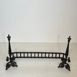 Paire de Landiers en Fer Forgé à Pinacles Gothiques avec Barre de Chenets, vers 1900