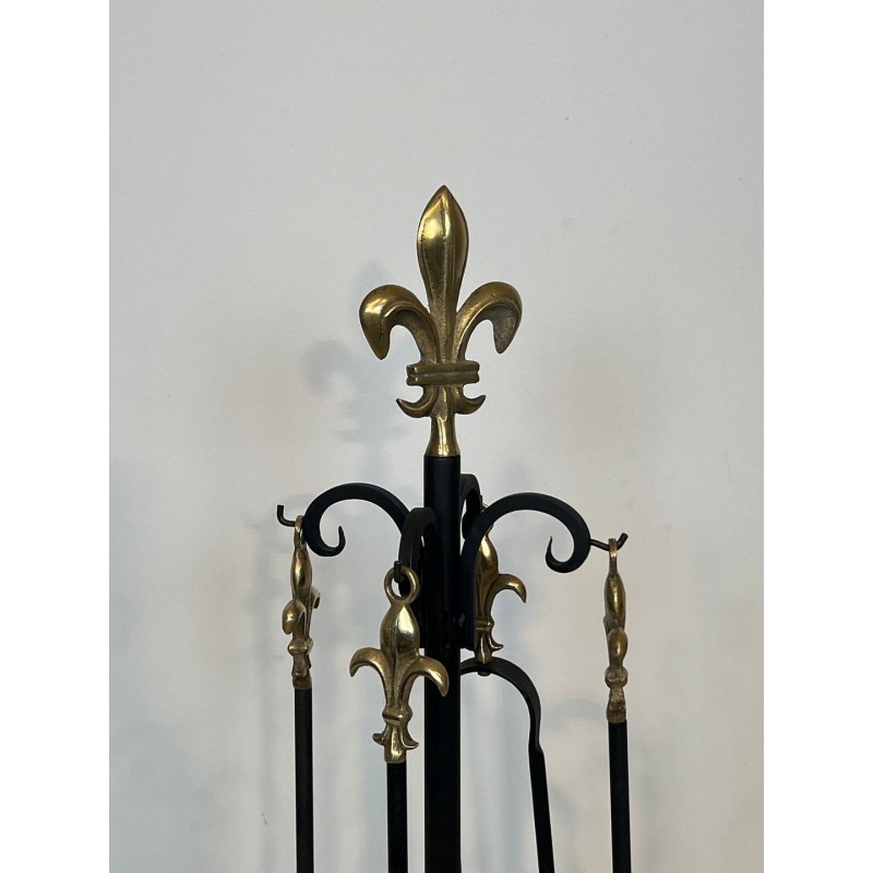 Nécessaire de Feu Néoclassique en Métal Noir et Laiton à Fleur de Lys Couronnante, vers 1970
