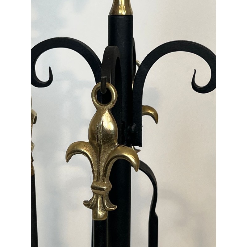Nécessaire de Feu Néoclassique en Métal Noir et Laiton à Fleur de Lys Couronnante, vers 1970