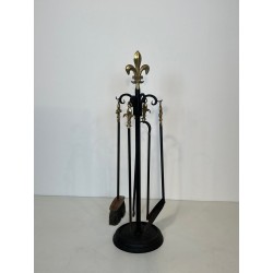 Nécessaire de Feu Néoclassique en Métal Noir et Laiton à Fleur de Lys Couronnante, vers 1970