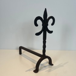Paire de Chenets en Fer Forgé aux Fleurs de Lys, Travail Français, vers 1970