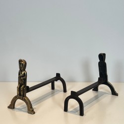 Paire de Chenets en Bronze aux Chamanes Assis, Monogramme Anton Prinner, vers 1930