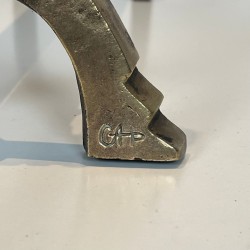 Paire de Chenets en Bronze aux Chamanes Assis, Monogramme Anton Prinner, vers 1930