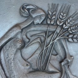 Plaque de Foyer Art Déco en Fonte, Nu Allégorique de la Moisson, Fonderie Stern, vers 1950