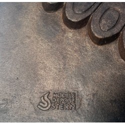 Plaque de Cheminée en Fonte Moderniste au Motif de Chouette, Signée Lucas, Fondeur Stern