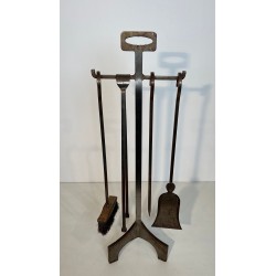 Nécessaire de Feu Moderniste en Acier Martelé à Cinq Accessoires sur Support