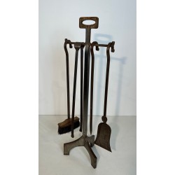 Nécessaire de Feu Moderniste en Acier Martelé à Cinq Accessoires sur Support