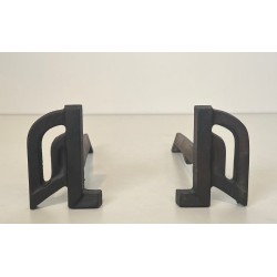 Paire de Petits Chenets Modernistes en Fonte et Fer Forgé à Montants en Arcade