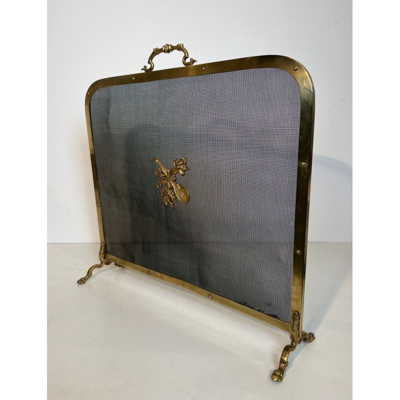 Pare-Feu de Style Néoclassique en Laiton et Grillage à Décors de Mandoline et Bouquet de Fleurs et Piètement Sabots de Cheval