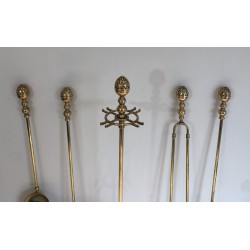 Nécessaire de Feu en Laiton Néoclassique aux Pommes de Pin dans le Goût de Baguès