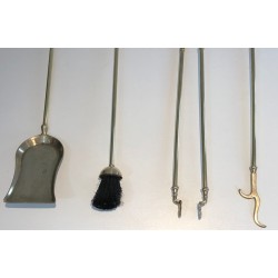 Nécessaire de Feu en Laiton Néoclassique aux Pommes de Pin dans le Goût de Baguès