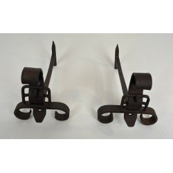 Paire de Chenets Modernistes en Fonte et Fer Forgé à Motif de Boucle de Ceinture