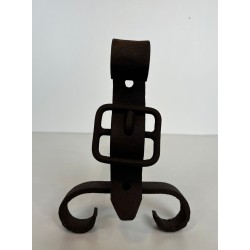 Paire de Chenets Modernistes en Fonte et Fer Forgé à Motif de Boucle de Ceinture