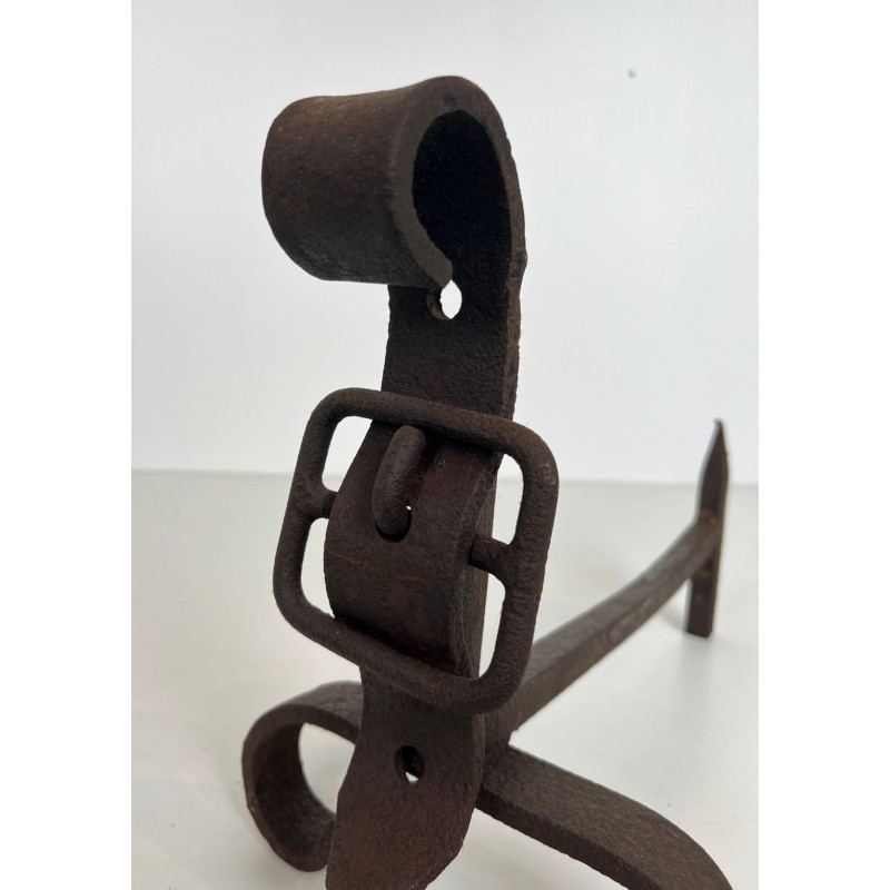 Paire de Chenets Modernistes en Fonte et Fer Forgé à Motif de Boucle de Ceinture