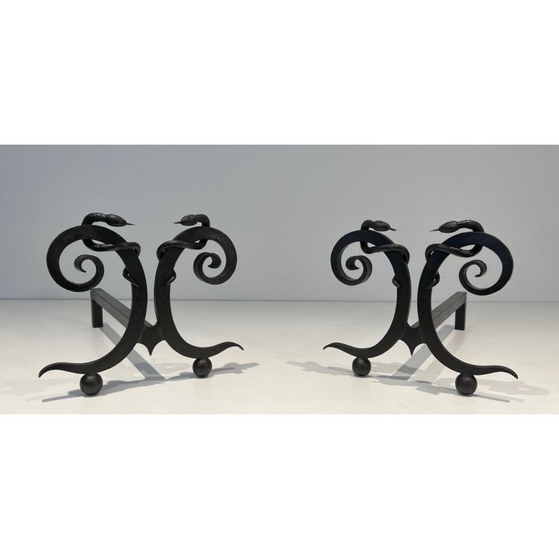 Paire de Chenets en Fer Forgé Modèle aux Serpents dans le Goût d’Edgar Brandt