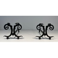 Paire de Chenets en Fer Forgé Modèle aux Serpents dans le Goût d’Edgar Brandt