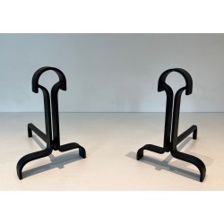 Paire de Chenets Modernistes en Fer Forgé à Finials en Goutte et Bases Évasées